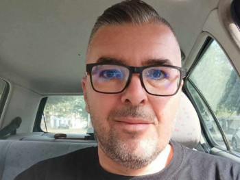 notorius 46 éves társkereső profilképe