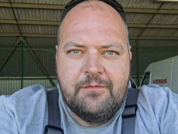 Találd ki 43 éves társkereső profilképe