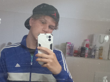 Bazsi 18 éves társkereső profilképe