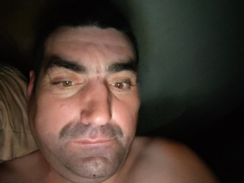 bukti 47 éves társkereső profilképe
