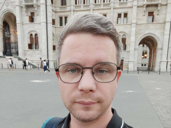 mozner 42 éves társkereső profilképe