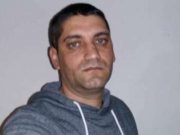 Viktor pecek 41 éves társkereső profilképe