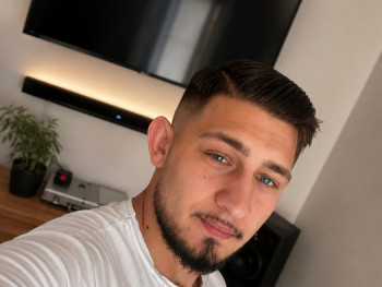 balog ádám 19 éves társkereső profilképe